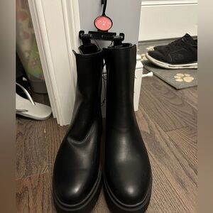 Brand new boots size 9 Primark. Manmade uppers.